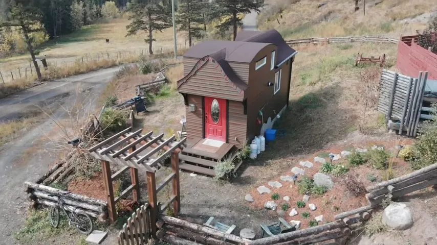 Discovering the Artistry of the Esk’et Tiny House