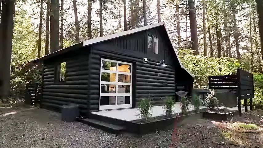 The Makeover of a Tiny House Converted from Garage